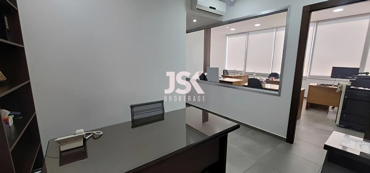 Office for rent in Horch Tabet