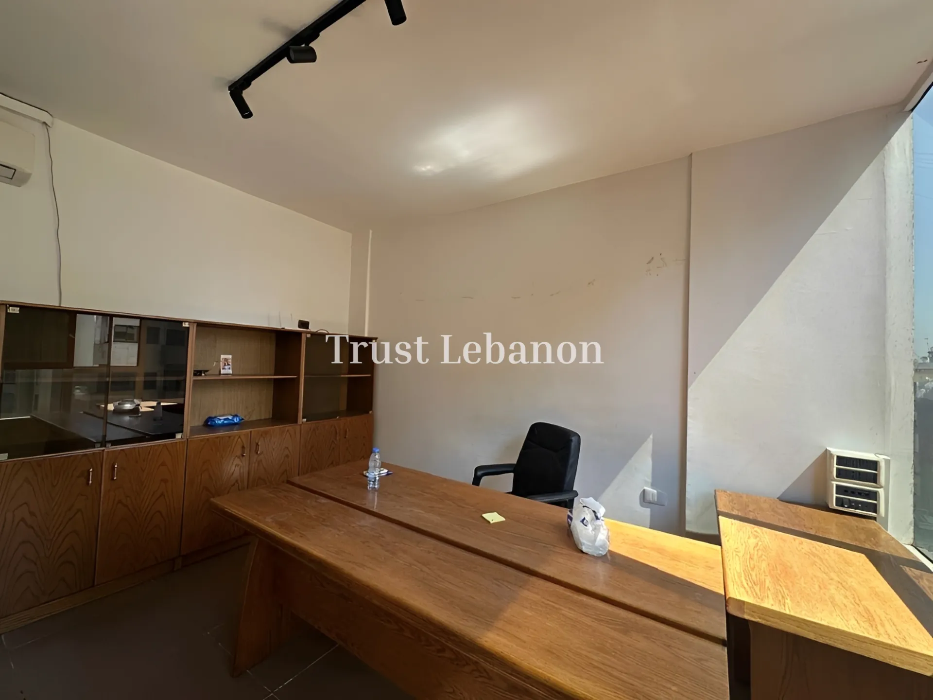 Office for rent in Sad El Baouchriyeh