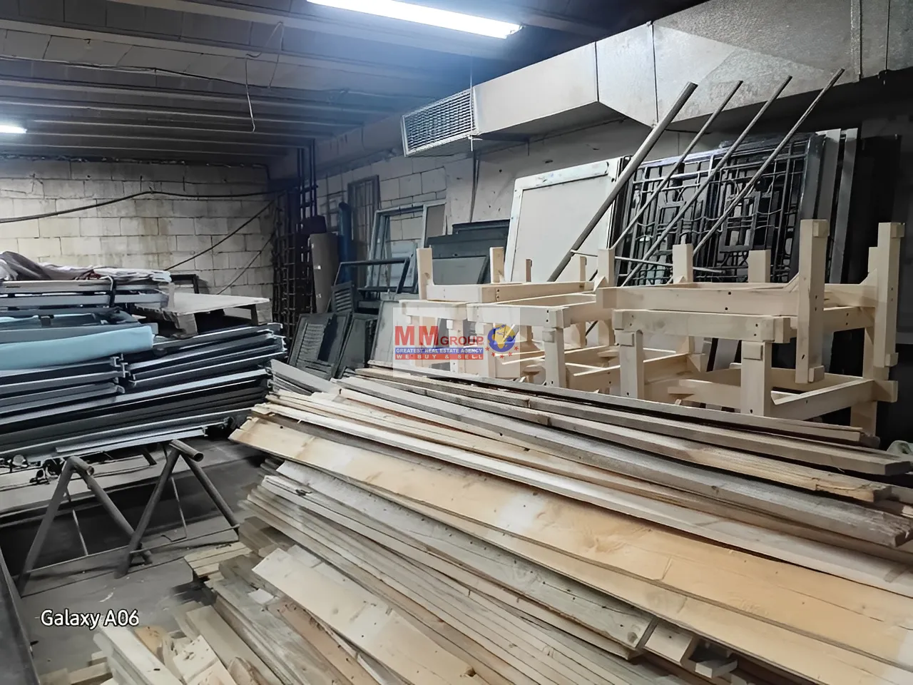 Warehouse for sale in Dekwaneh