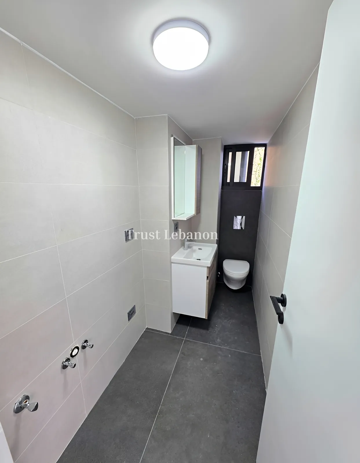 Office for rent in Antelias, Lebanon