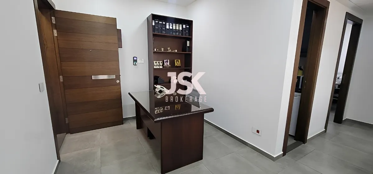 Office for rent in Horch Tabet