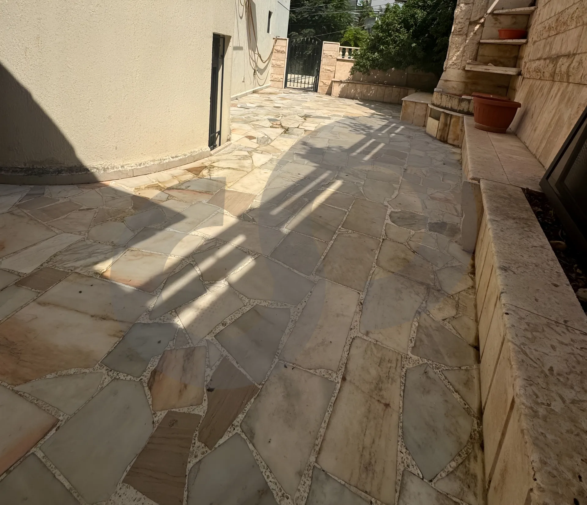 Apartment for Rent in Haret Sakher