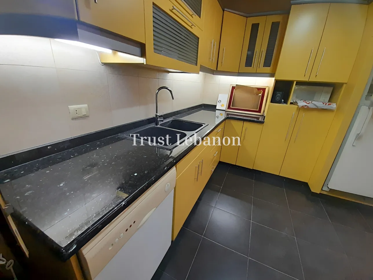 Apartment for sale in Forn El Chebbak