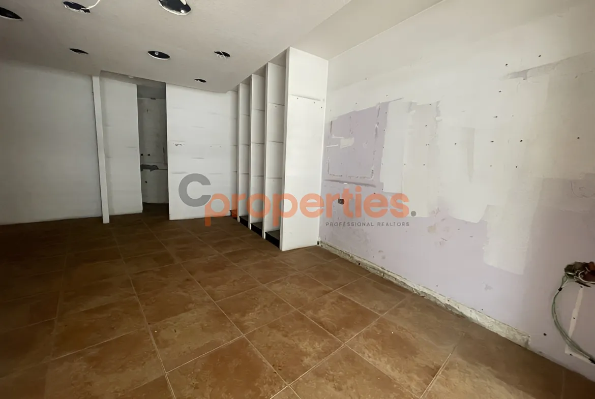 Showroom for Rent in Rayfoun