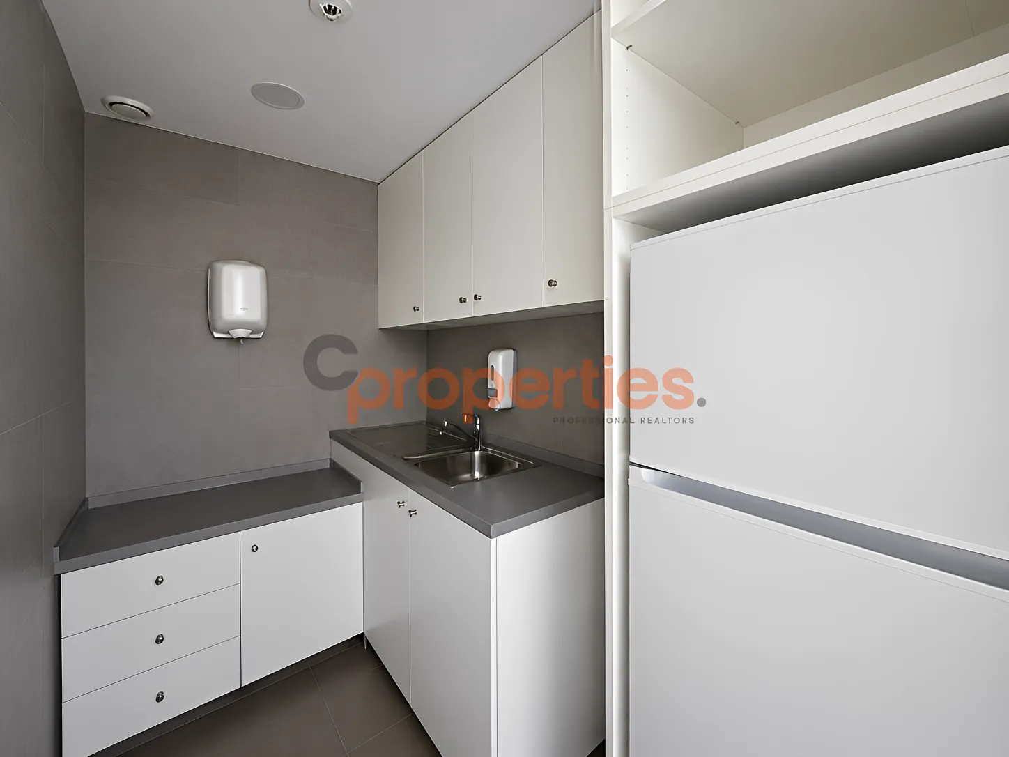 Commercial for rent in Dekwaneh, Lebanon