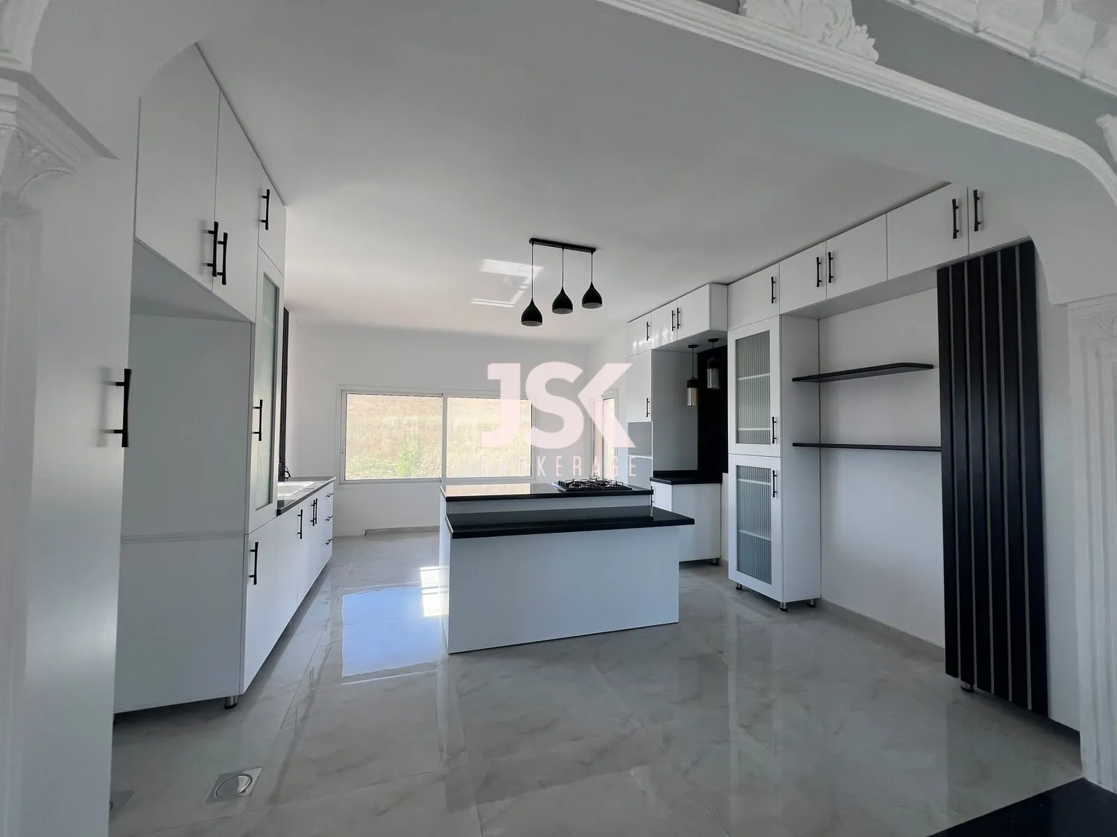 Duplex for Sale in Saoufar - 5 bed, 6 bath