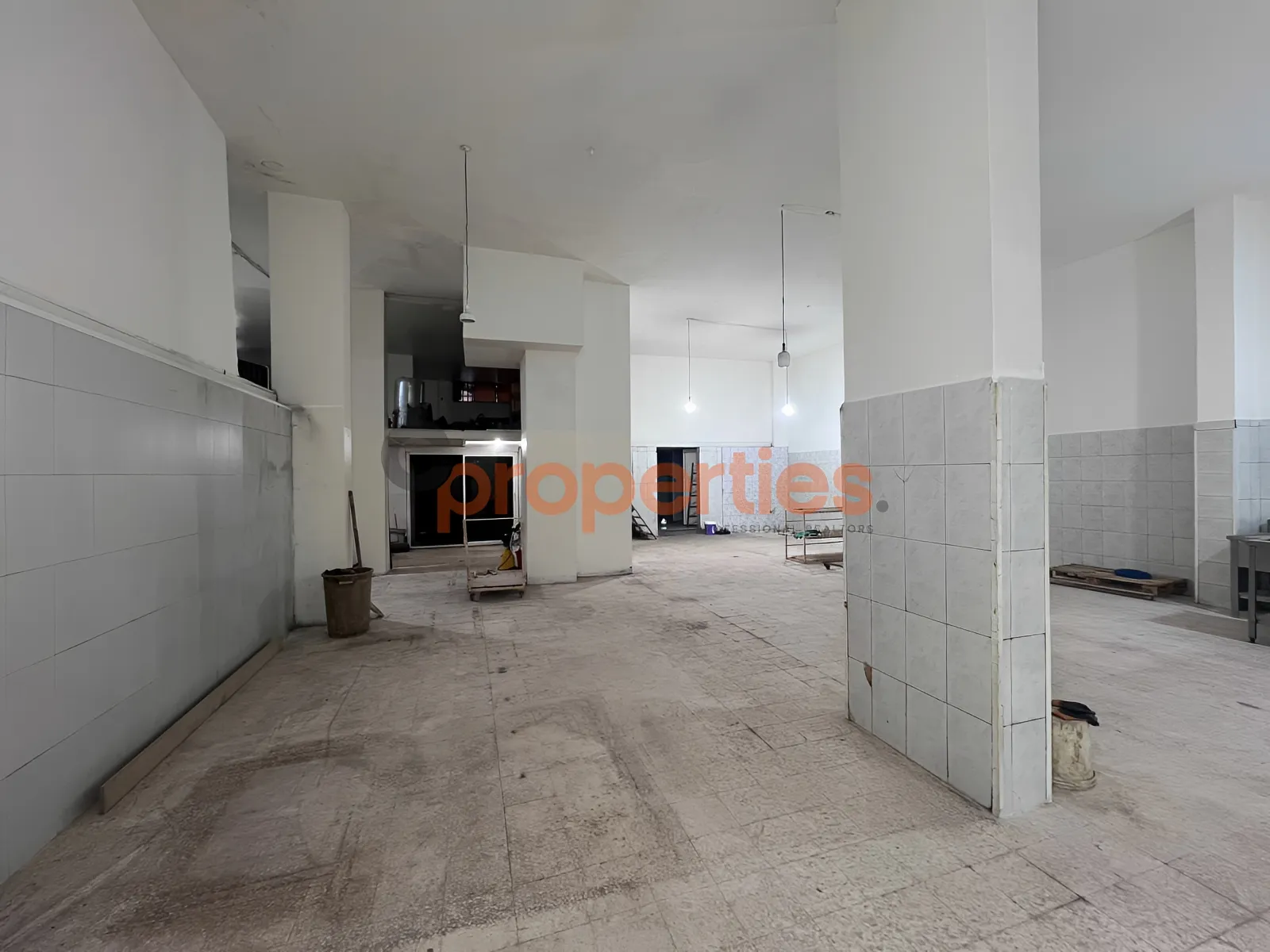 Warehouse for Sale in Dekwaneh