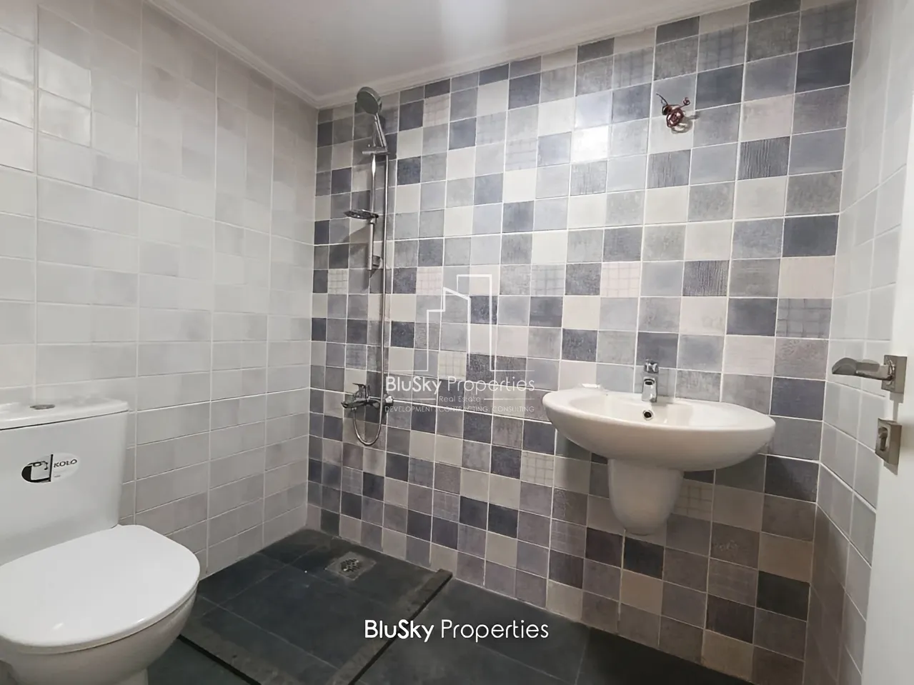 Apartment for Sale in Haret Sakher