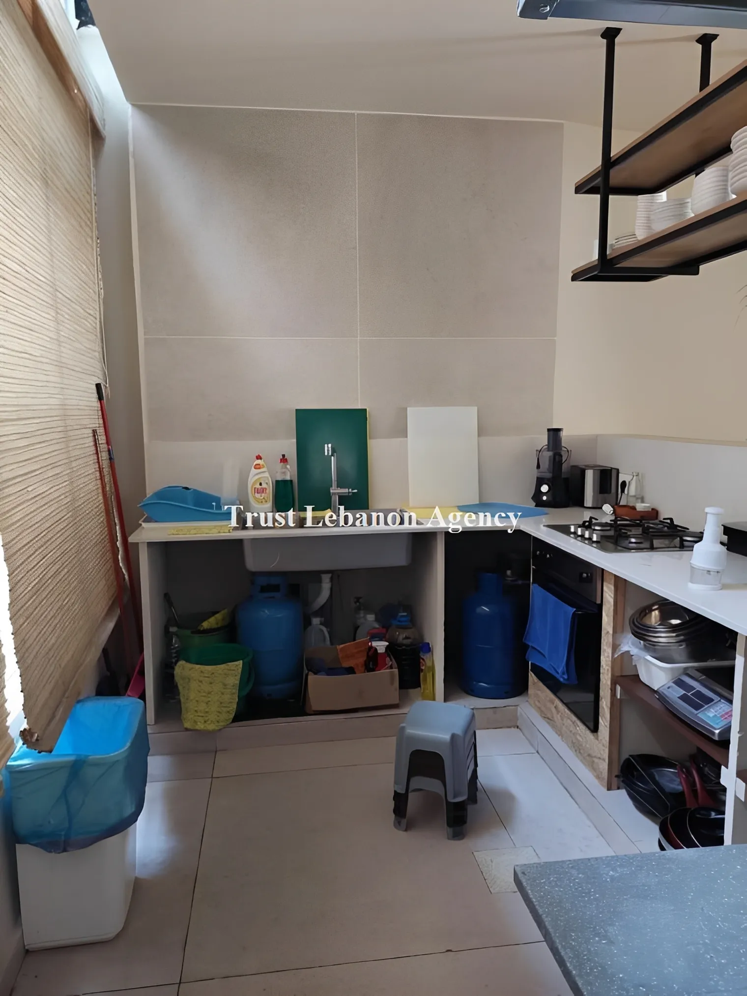 Shop for rent in Baabda, Badaro