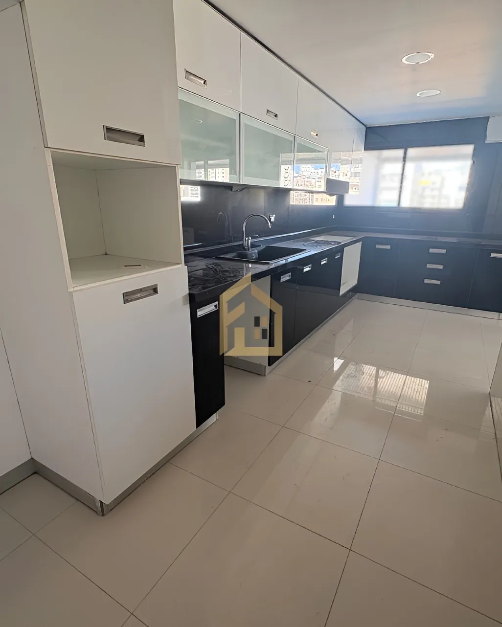 Apartment for rent in Ramleh Al Bayda, Beirut, Lebanon - 2 bed, 3 bath