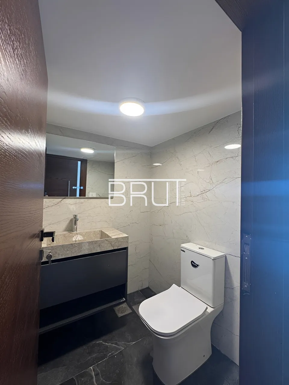 Apartment for Sale in Ballouneh