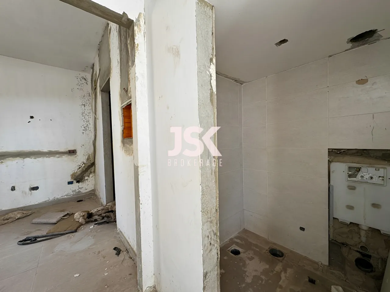 Building for Sale in Ain Najm