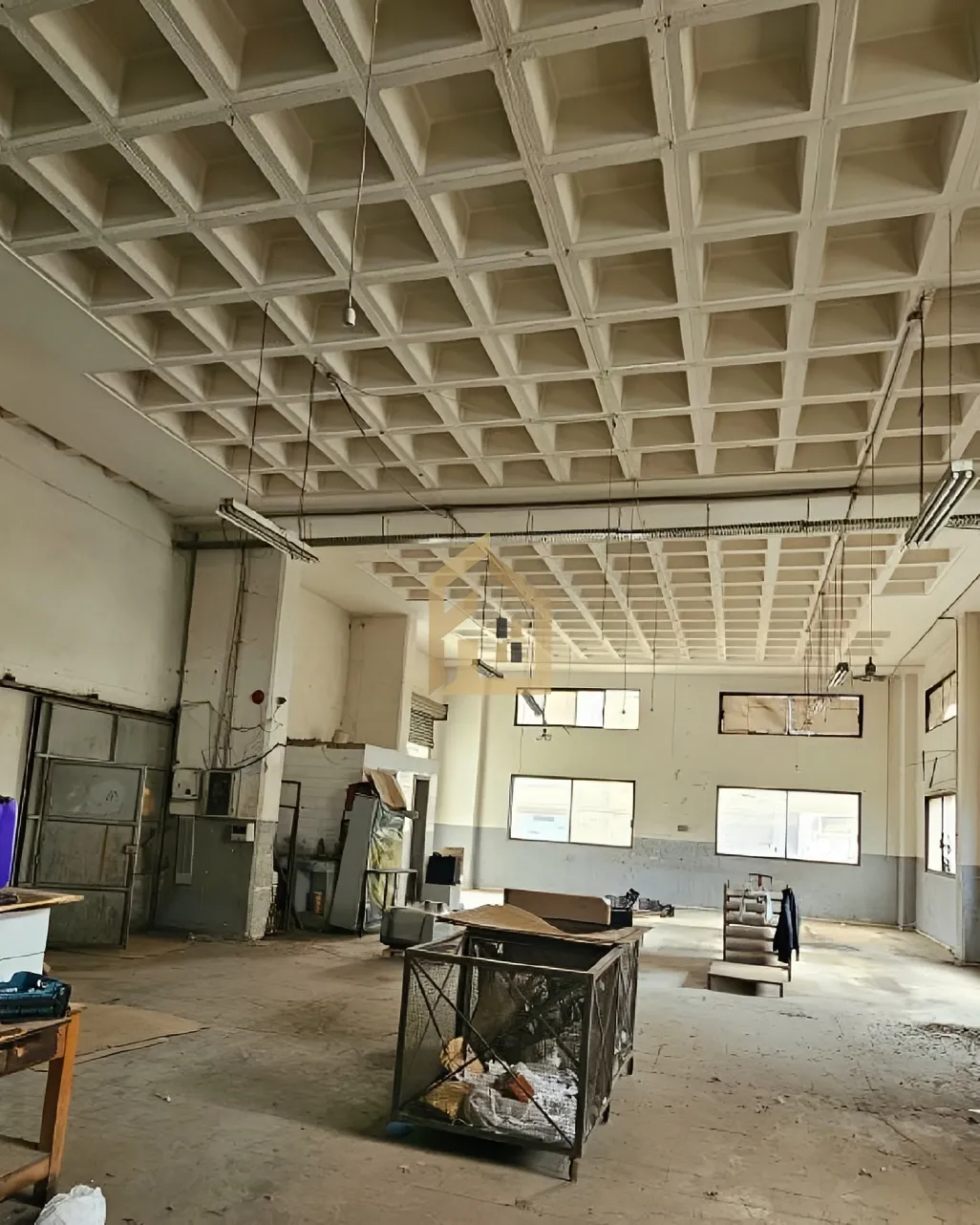 Warehouse for sale in Dekwaneh