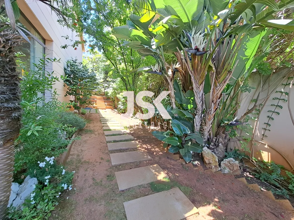 Villa for Sale in Ain Aar, Lebanon - 5 bed, 7 bath