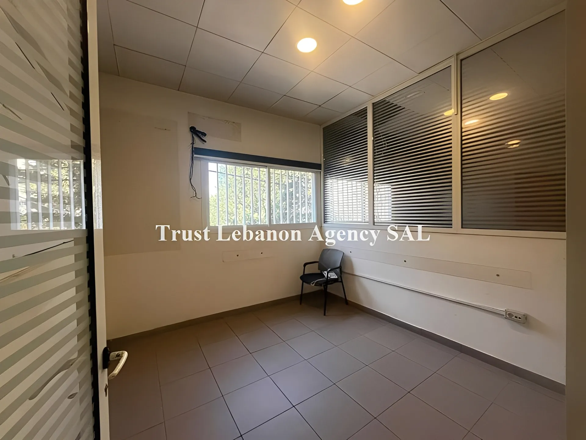 Office for rent in Metn, Zalka