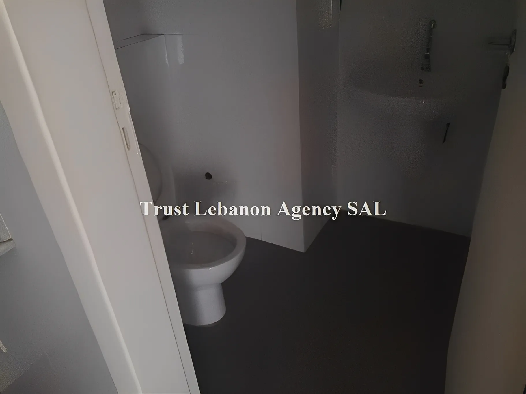 Office for rent in Beirut, Medawar