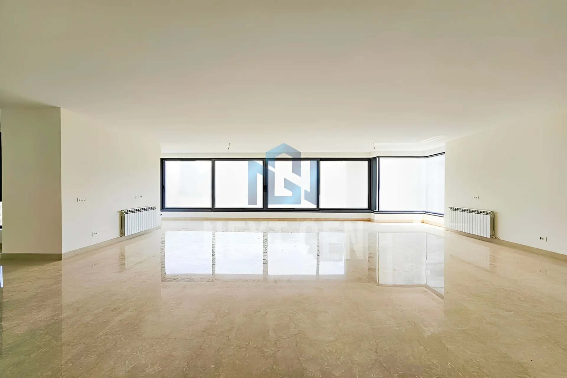 Apartment for rent in Ain Al Mraiseh, Beirut, Lebanon - 4 bed, 5 bath