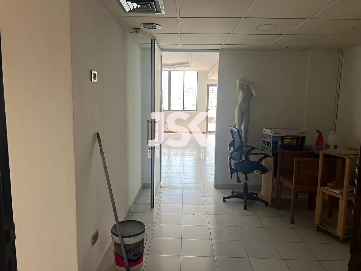 Office for rent in Ain el remmeneh