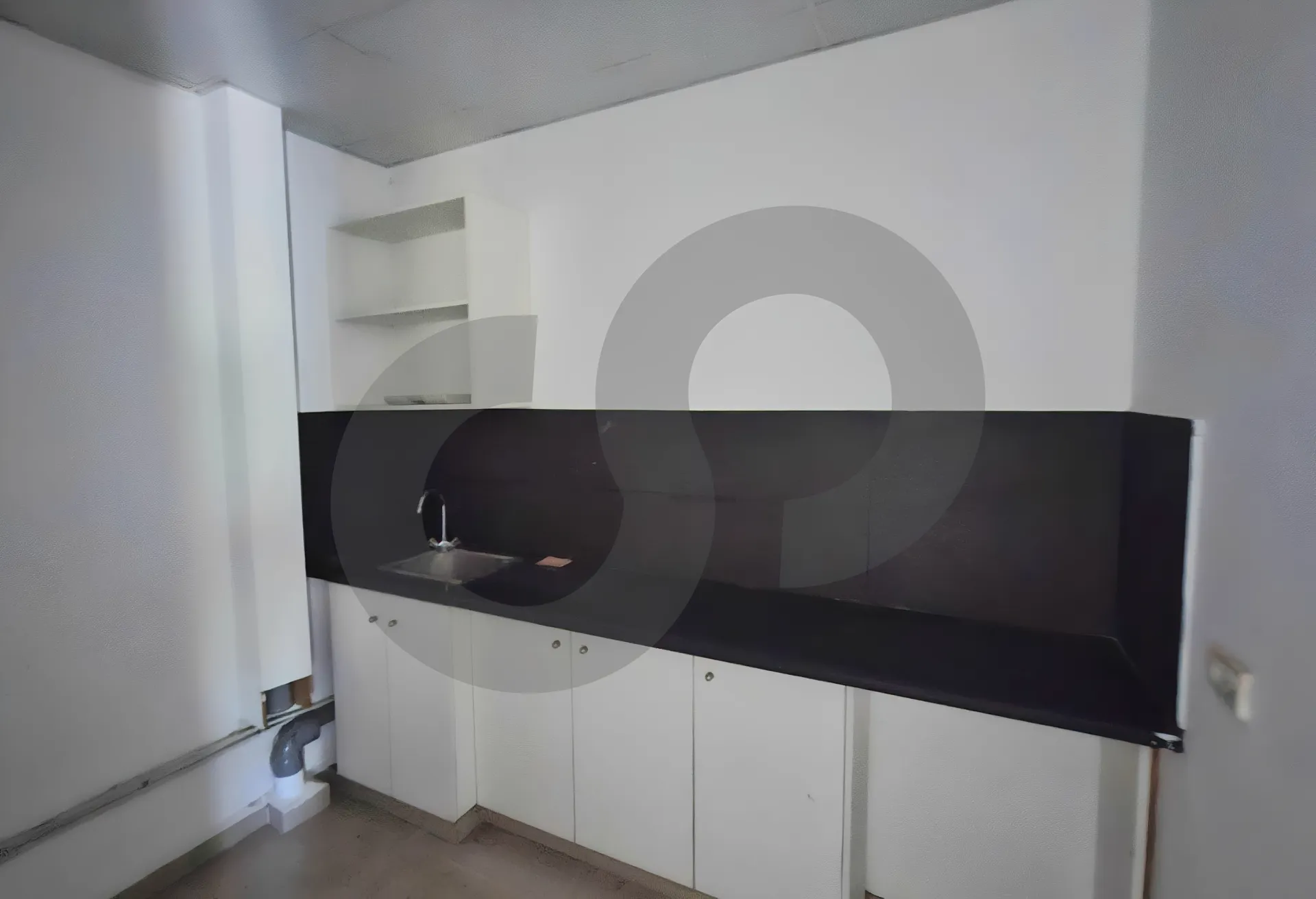Shop for Rent in Tabarja