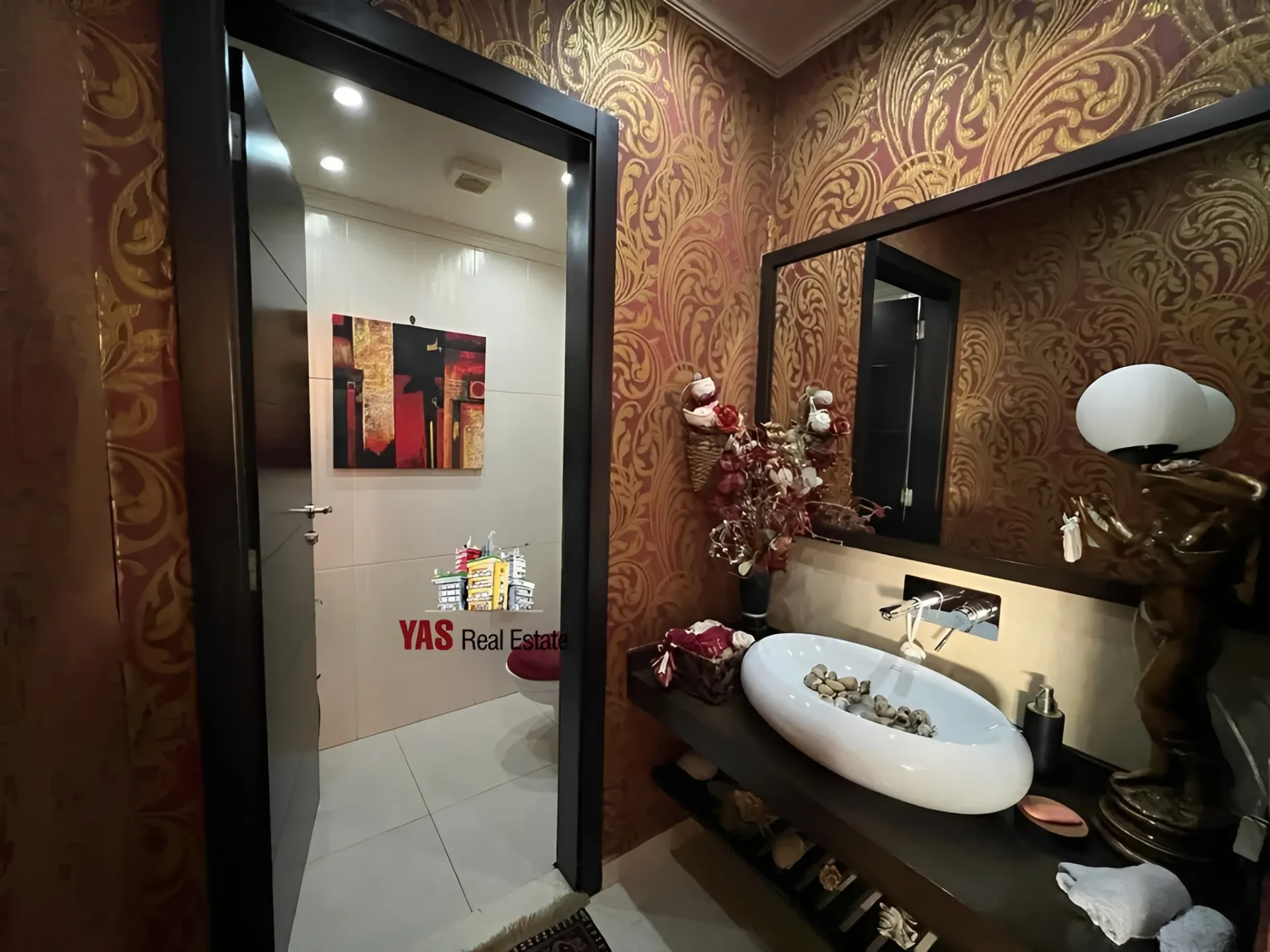Apartment for Sale in Ballouneh