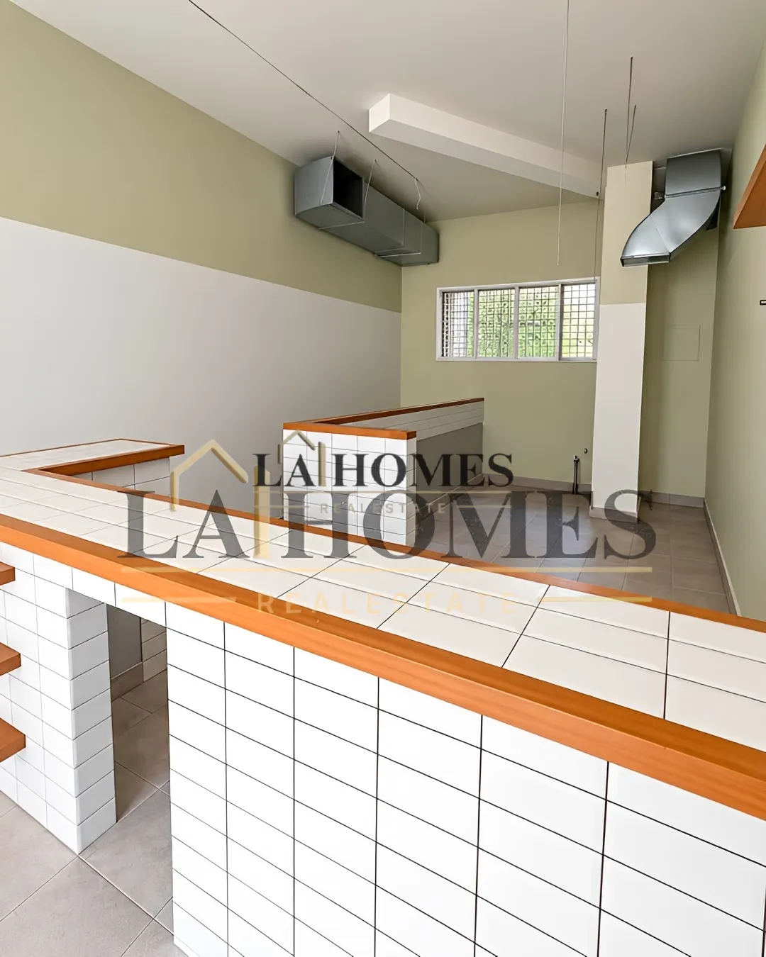 Shop for rent in Sioufi