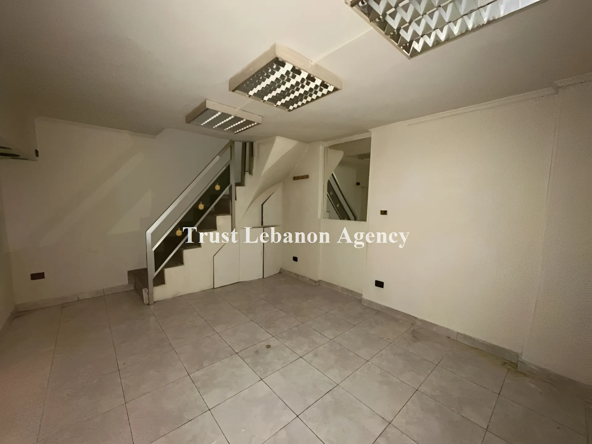 Shop for rent in Achrafieh, Sessine