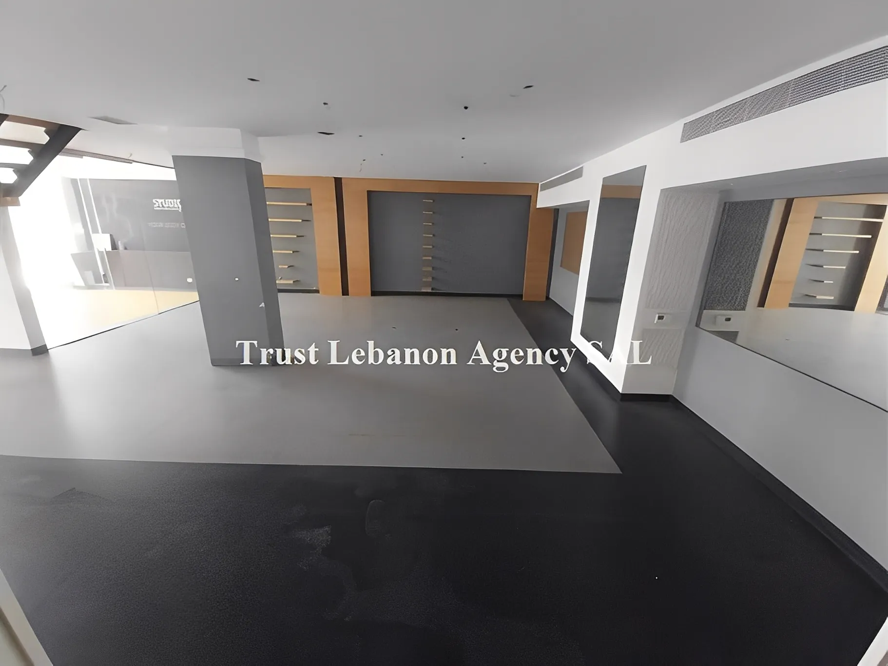 Commercial Property For Rent in Metn, Horsh Tabet