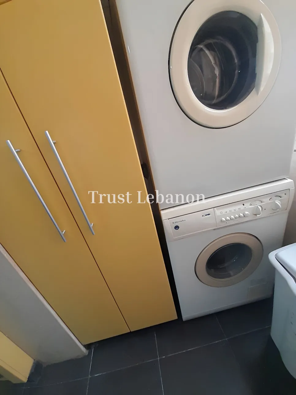 Apartment for sale in Forn El Chebbak