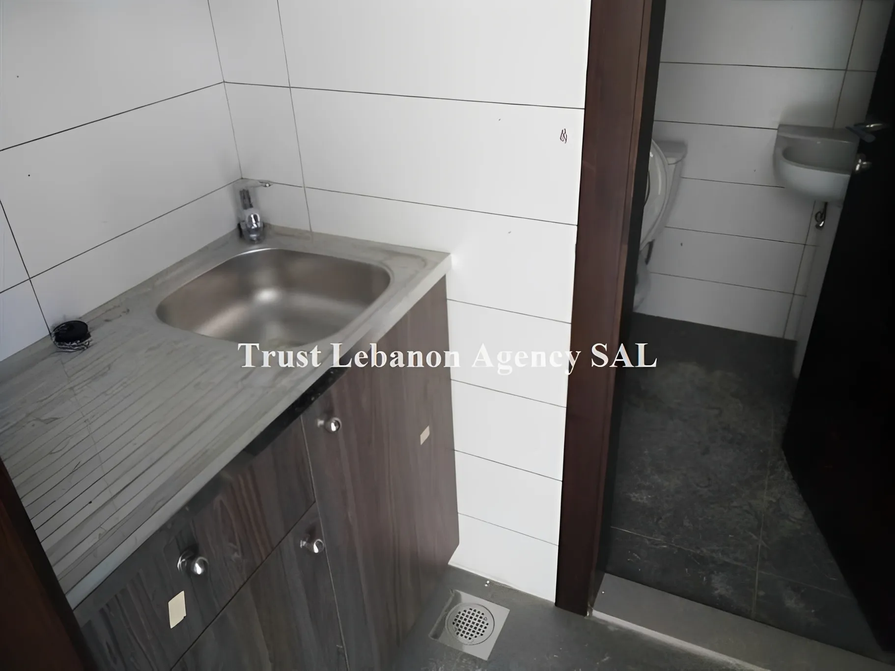 Office for rent in Metn, Sin El Fil