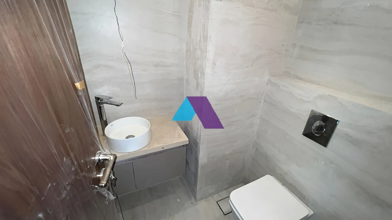 Apartment for Sale in Yarzeh - 3 bed, 4 bath