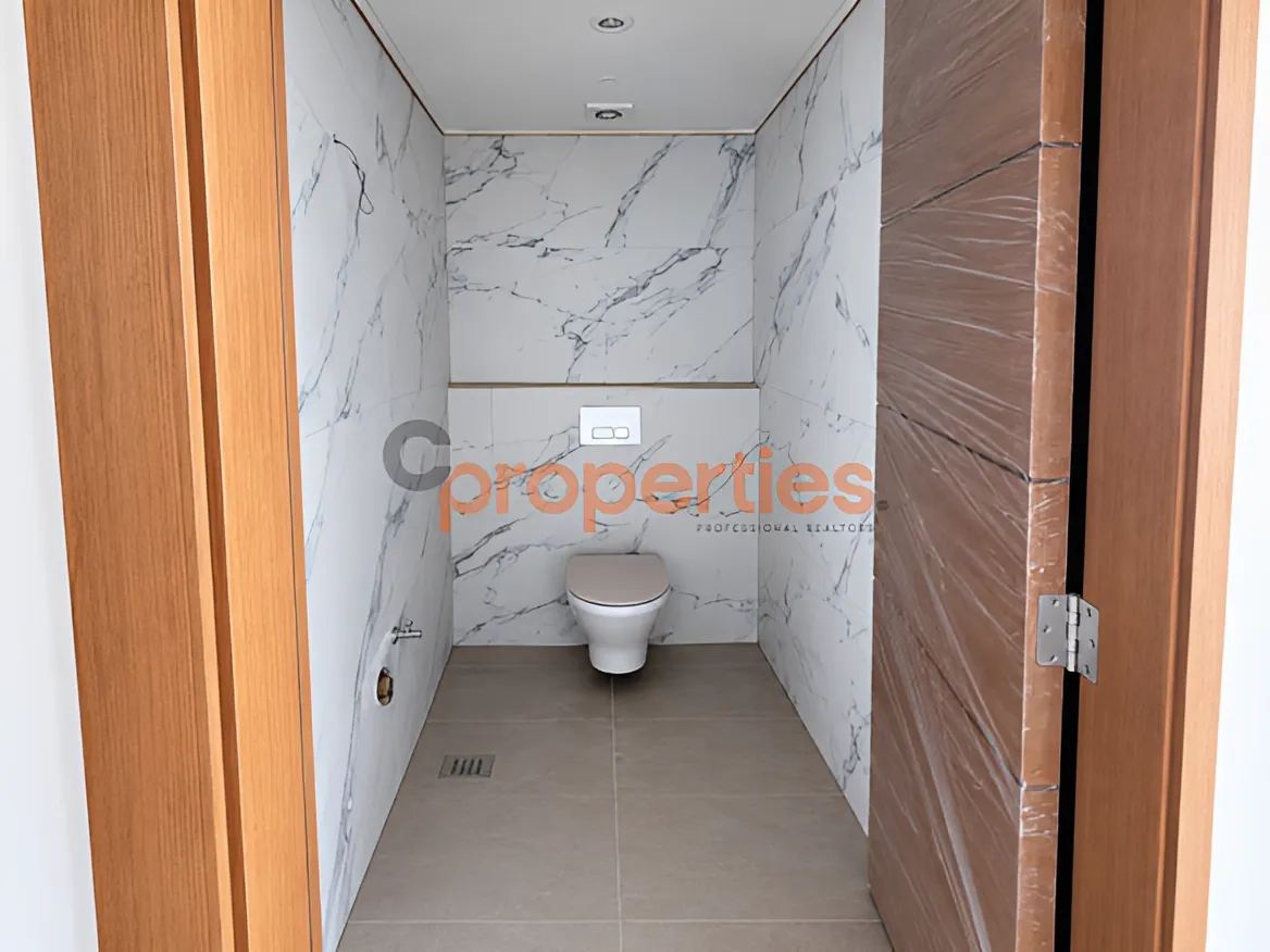 Apartment for Sale in Remeil - 4 bed, 6 bath