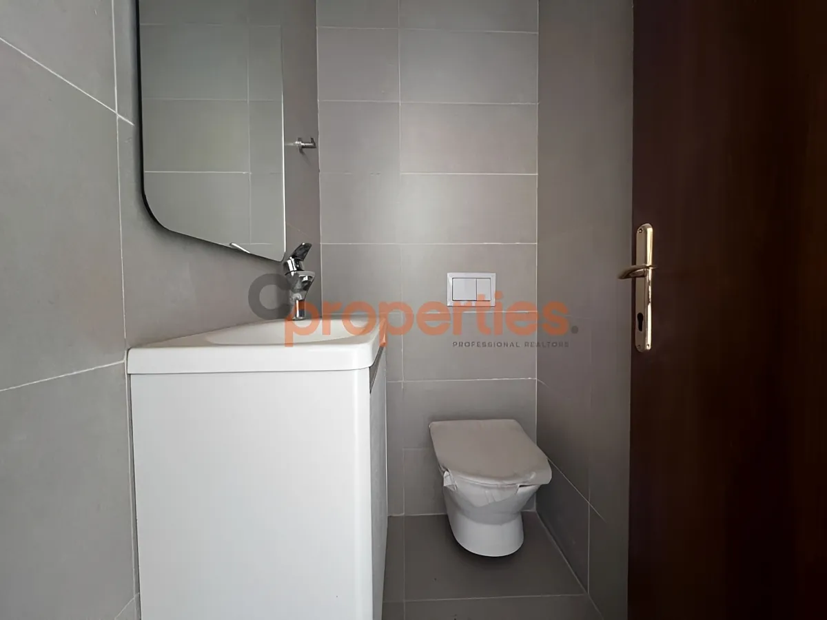 Office for Sale in Dekwaneh