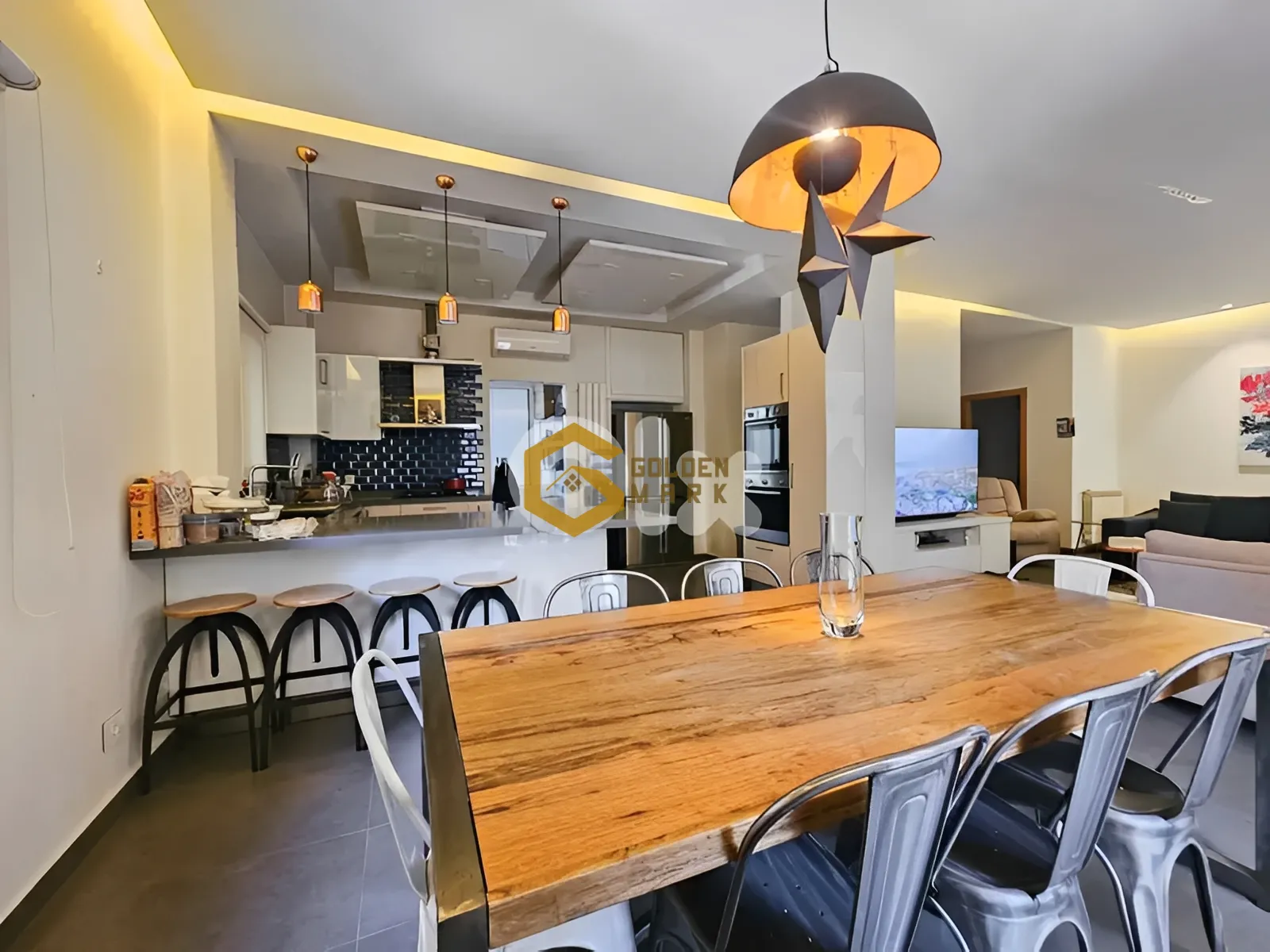 Apartment for Sale in Achrafieh, Beirut - 2 bed, 3 bath