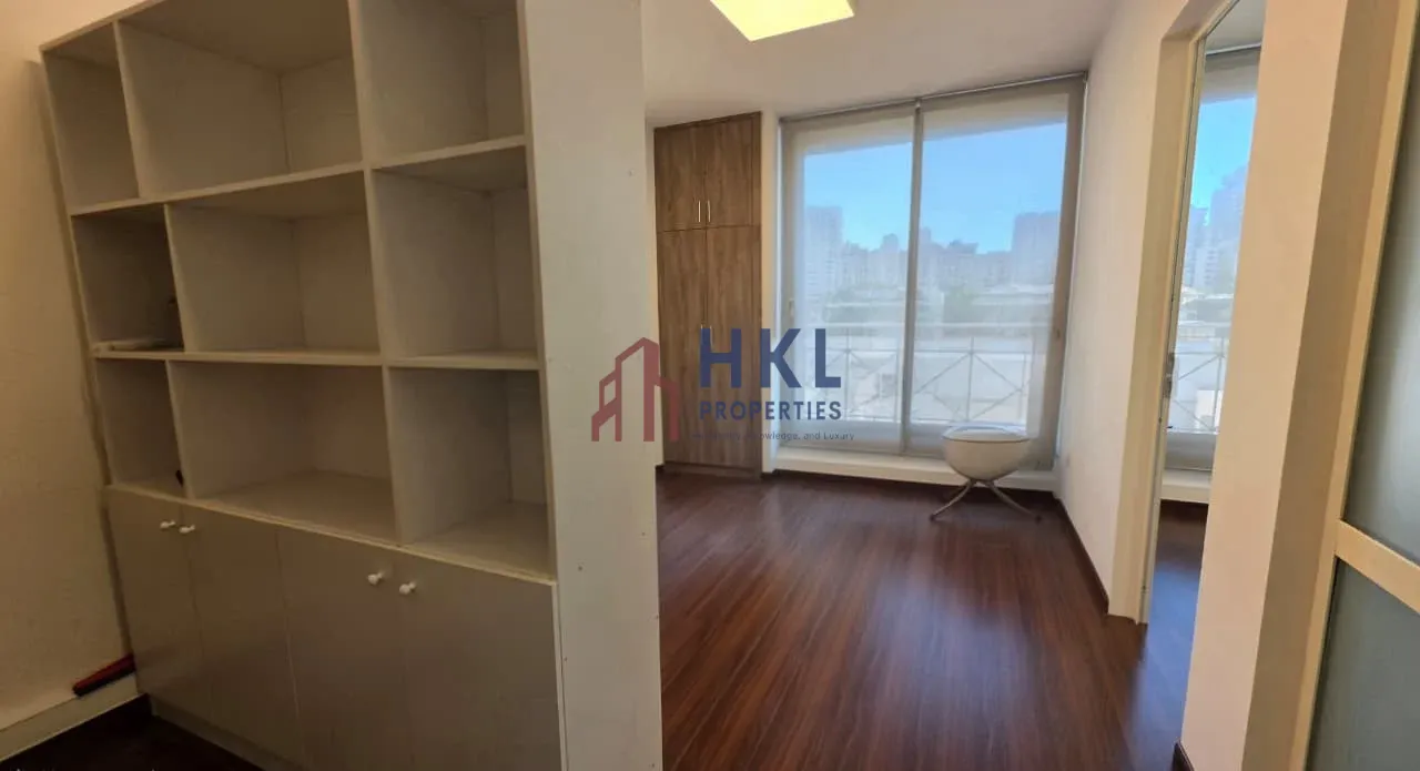 Office for rent in Ain Al Mraiseh, Beirut, Lebanon