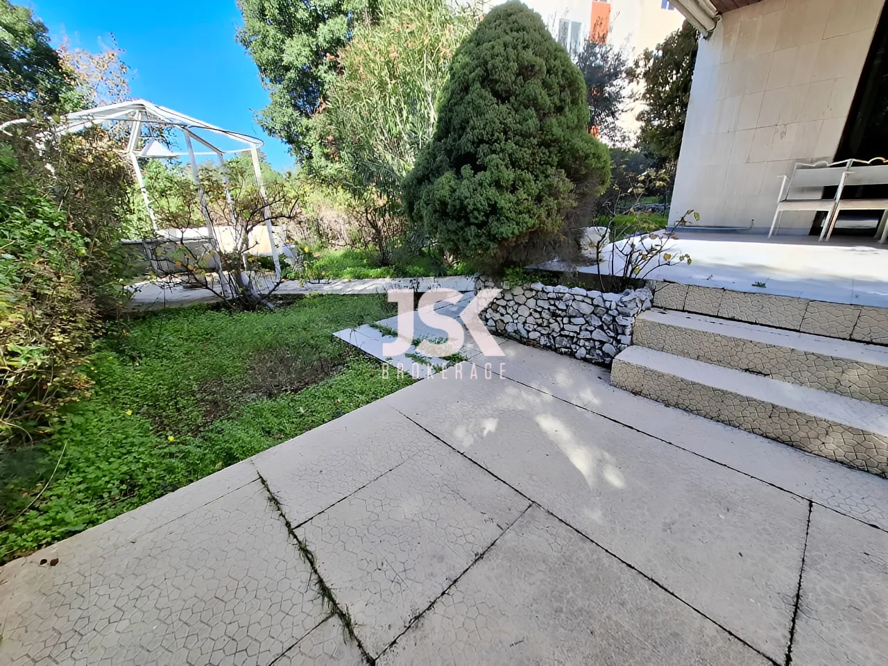 Apartment for Rent in Ajaltoun