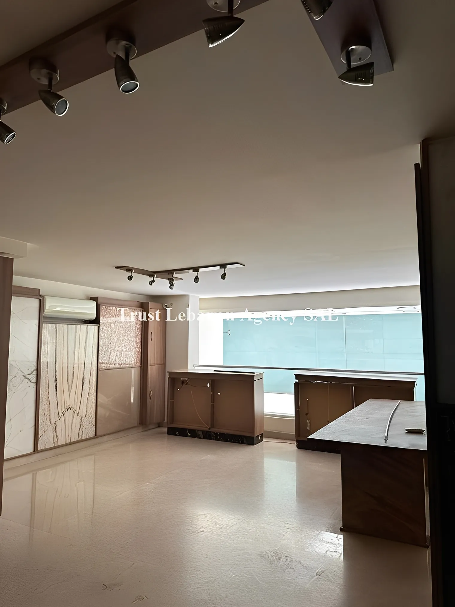 Shop For Rent in Beirut, Unesco