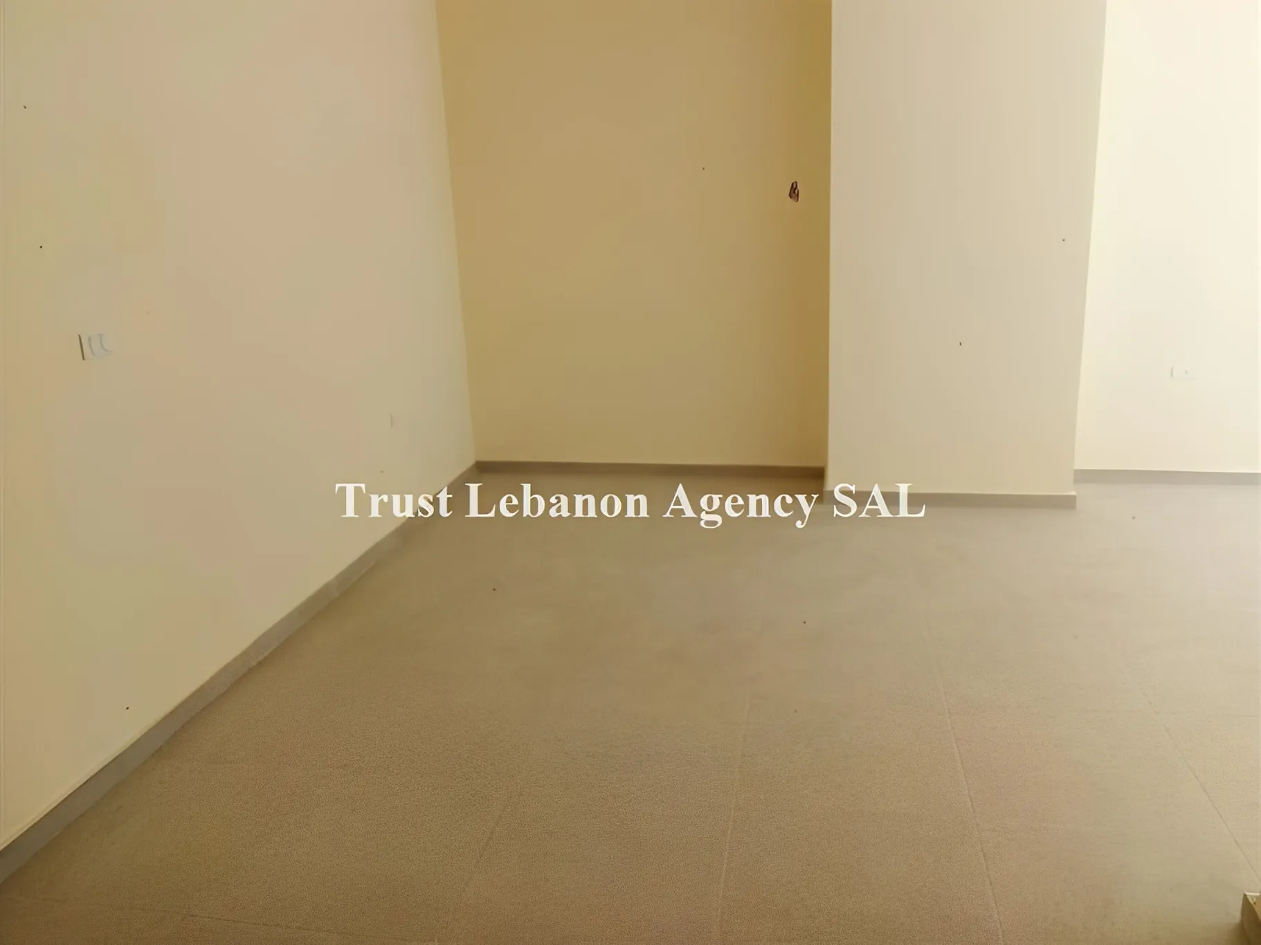 Office for rent in Chouf, Haret Al Naame