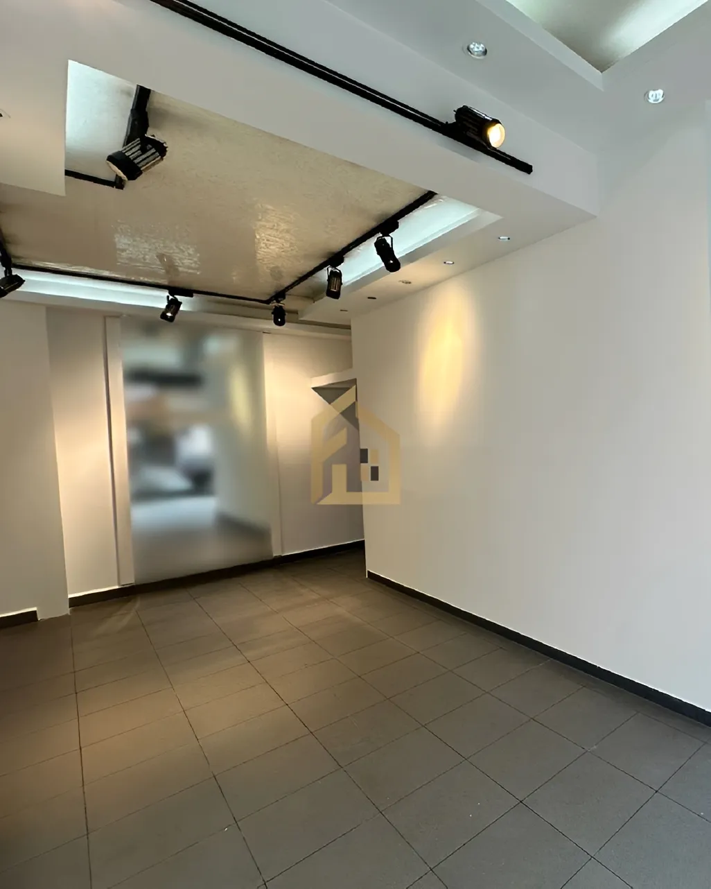 Shop for rent in Jdeideh, Lebanon