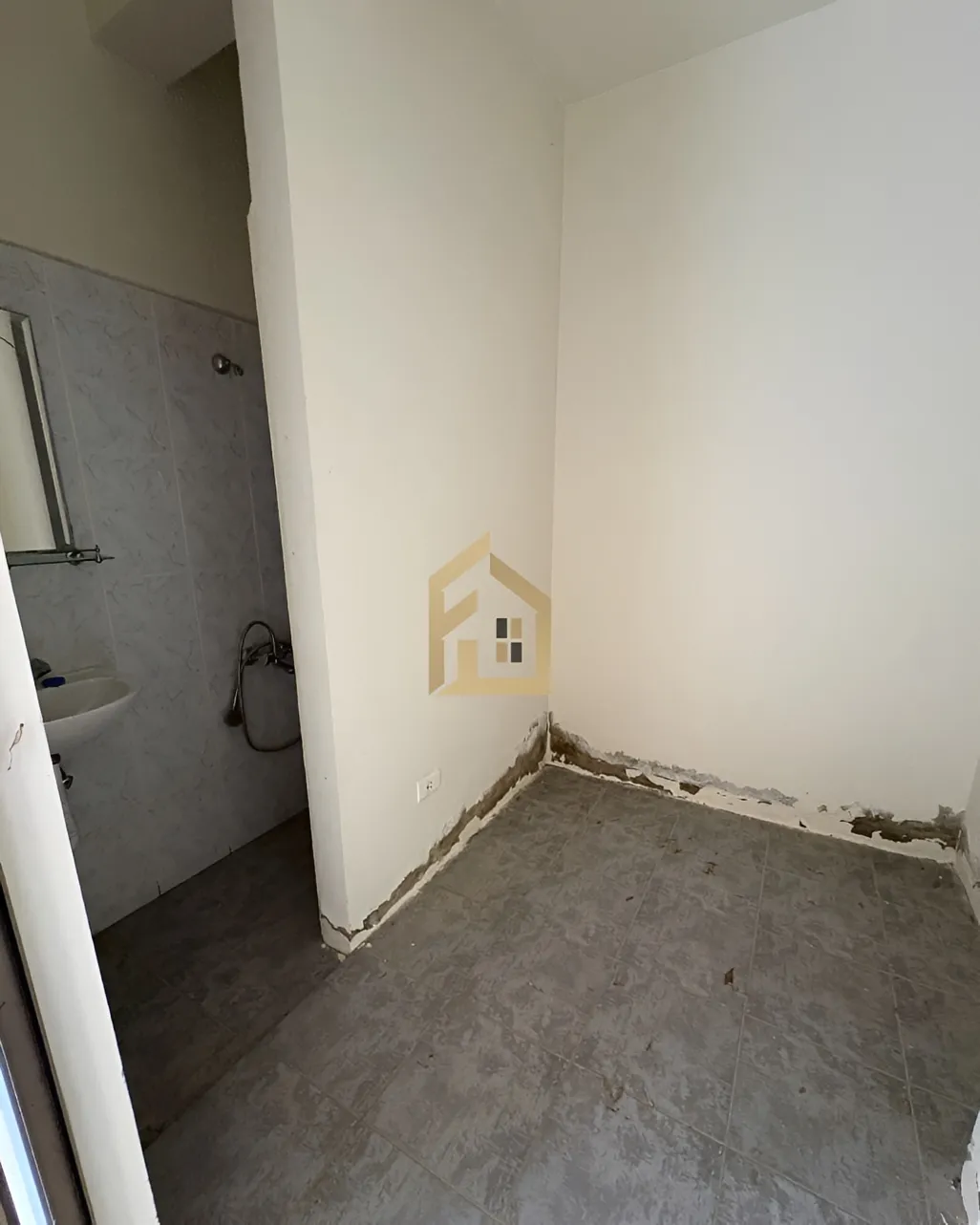 Apartment for sale in Mazraat Yachoua, Lebanon - 3 bed, 4 bath