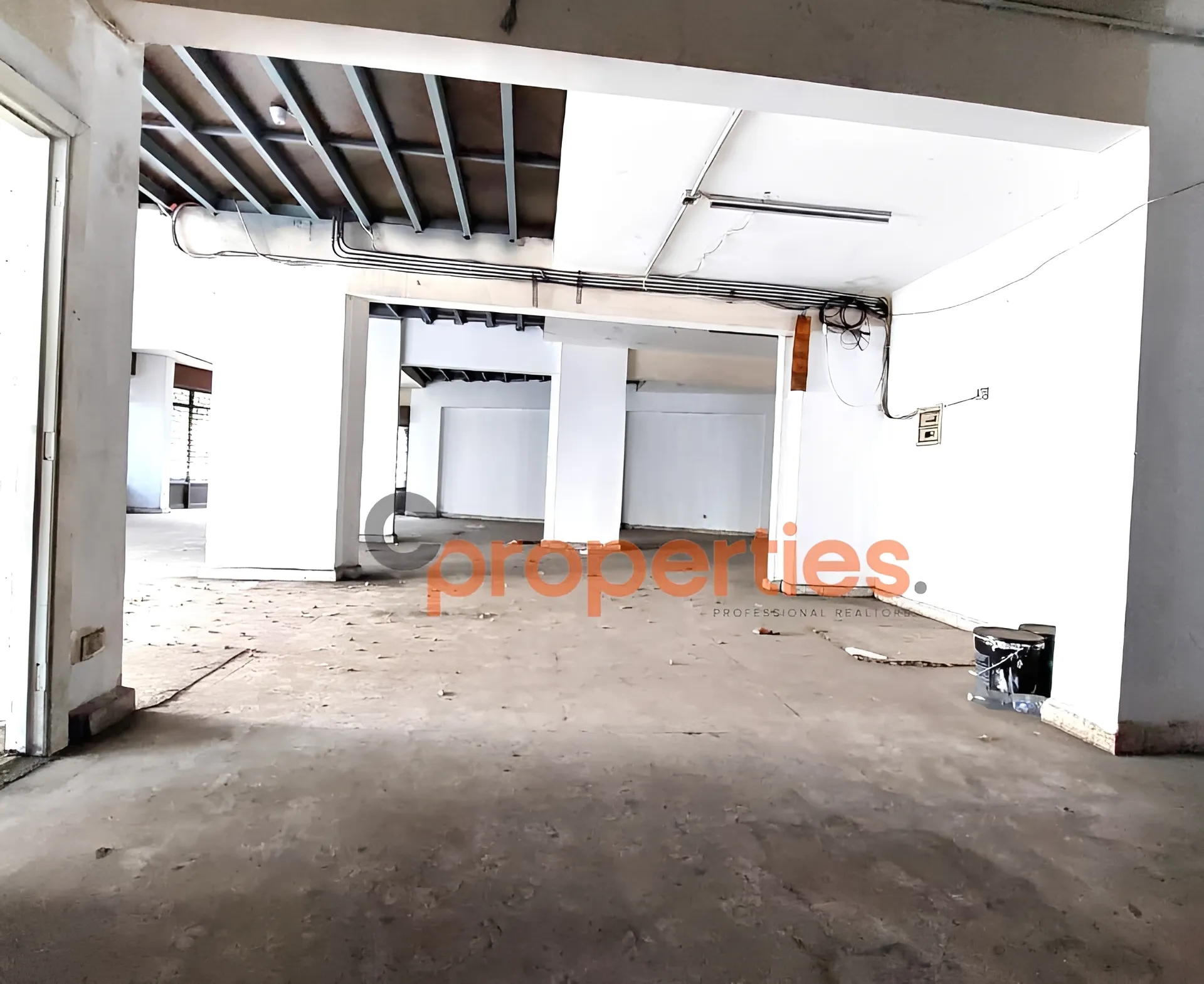 Showroom for Sale in Jdeideh