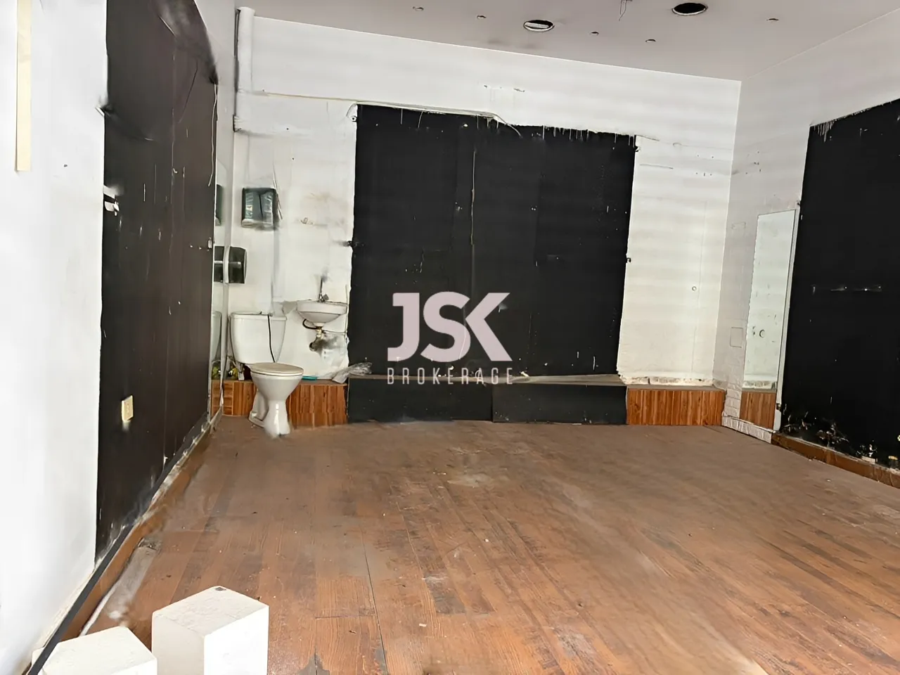 Shop for Rent in Achrafieh