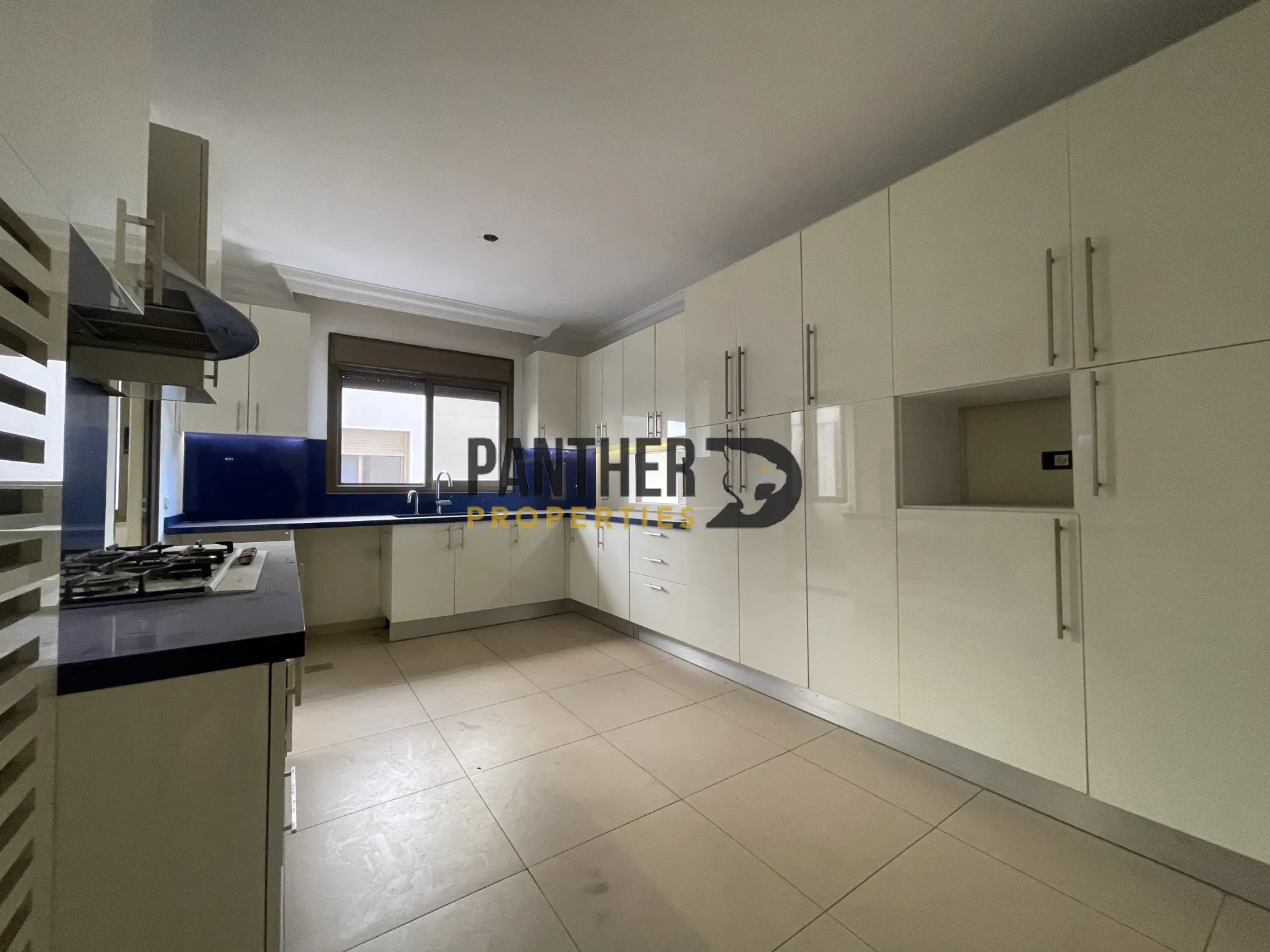 Apartment for sale in Adma w dafnah - 3 bed, 4.0 bath
