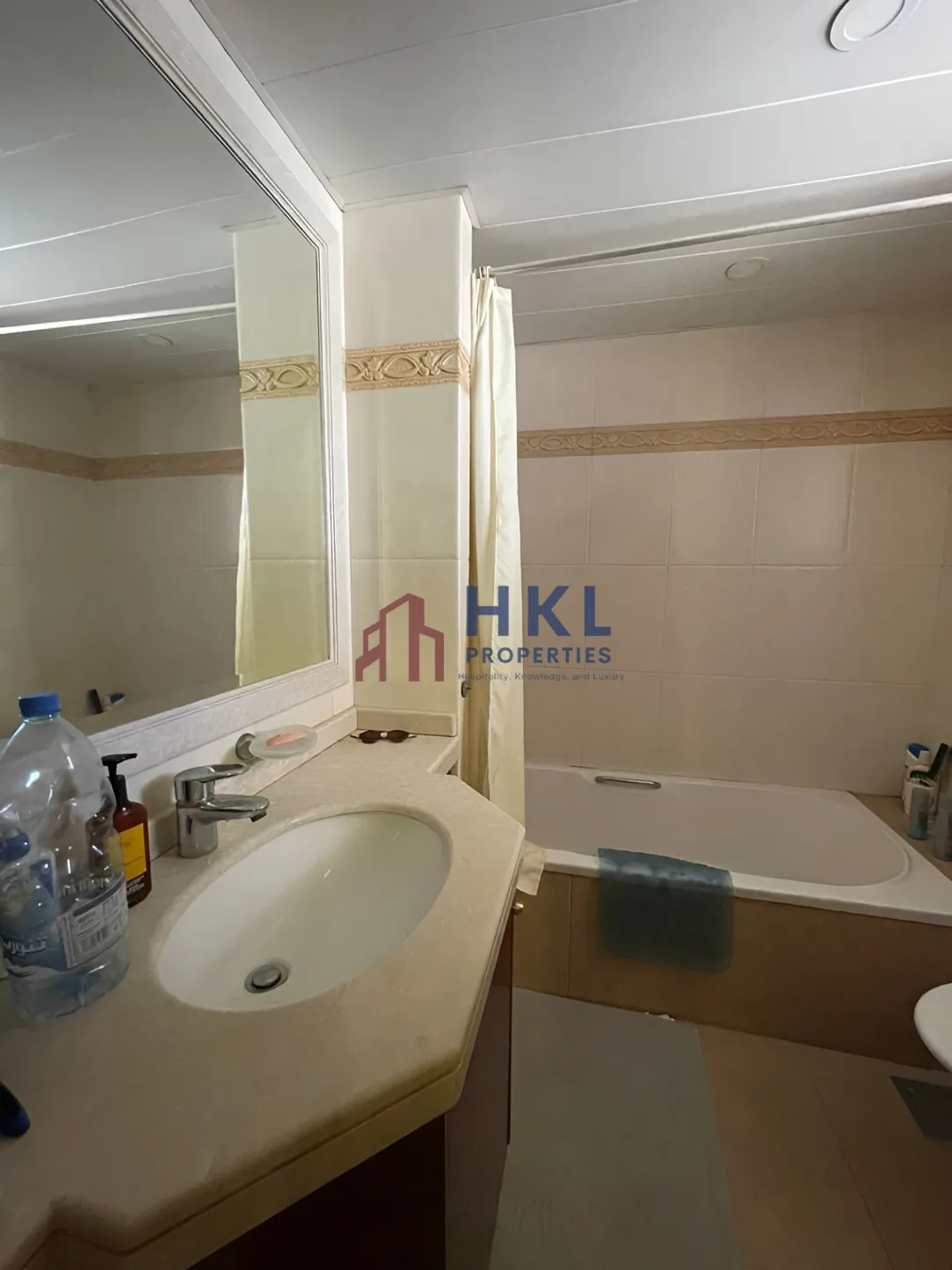 Apartment for sale in Ramlet El Baida, Bayrut, Lebanon - 3 bed, 4 bath