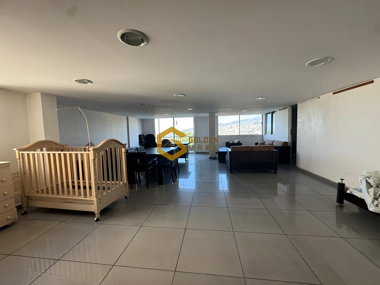 Showroom for rent in Mazraat Yachoua