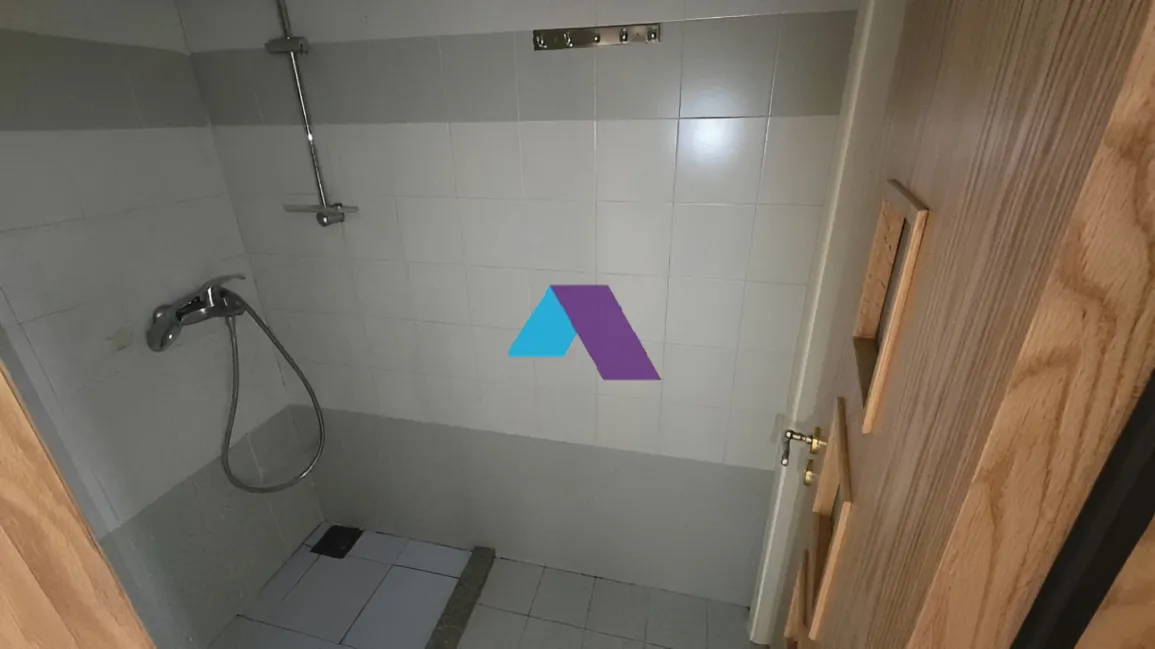 Office for sale in Forn El Chebbak