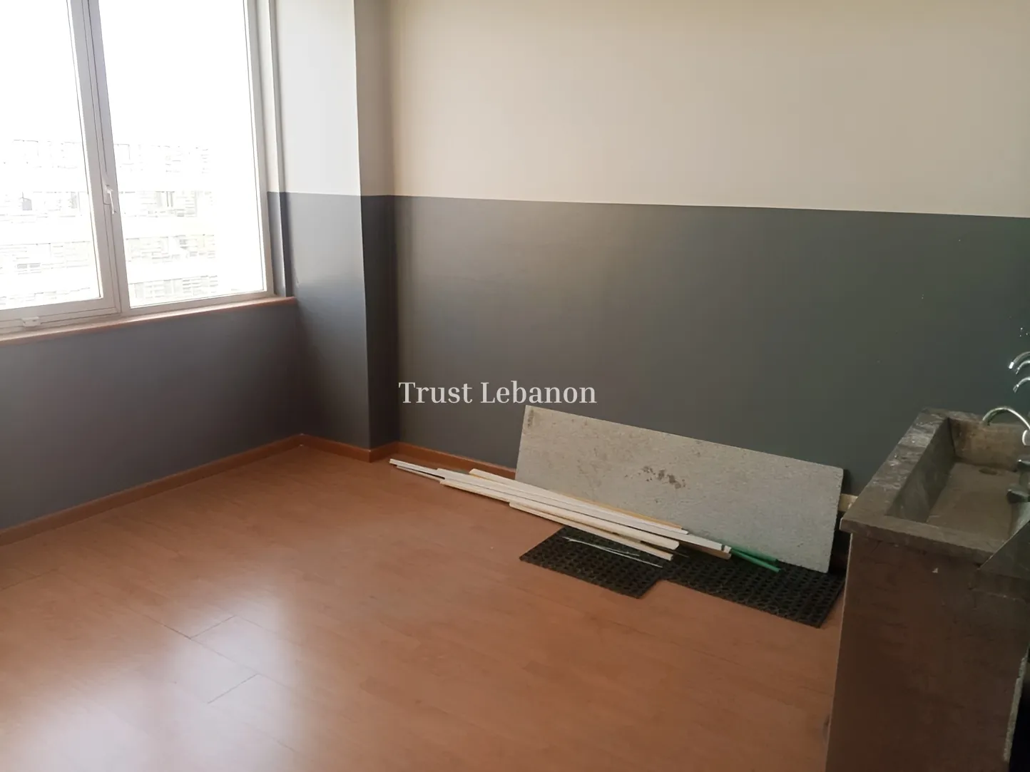 Office for rent in Daoura, Lebanon