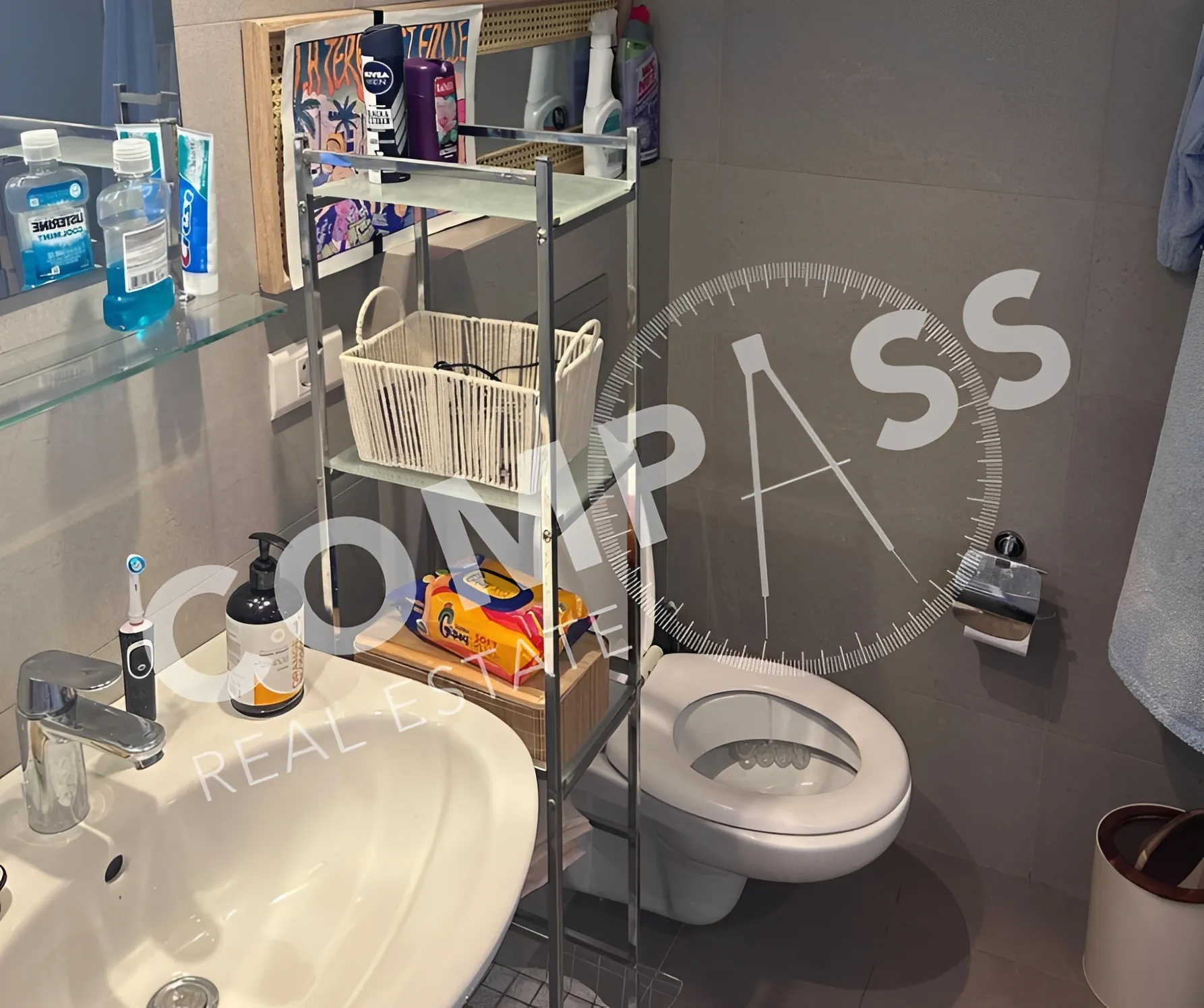 Studio for Rent in Achrafieh, Beirut, Lebanon - 1 bed, 2 bath
