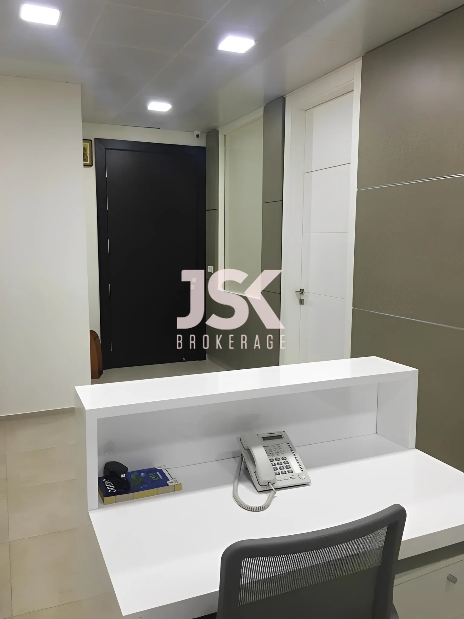 Office for rent in Sin El Fil