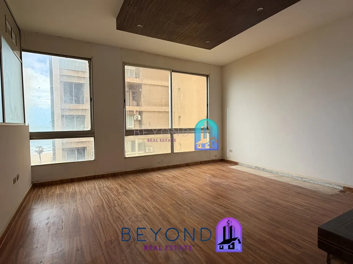 Warehouse for rent in Ramlet El Baida, Bayrut, Lebanon