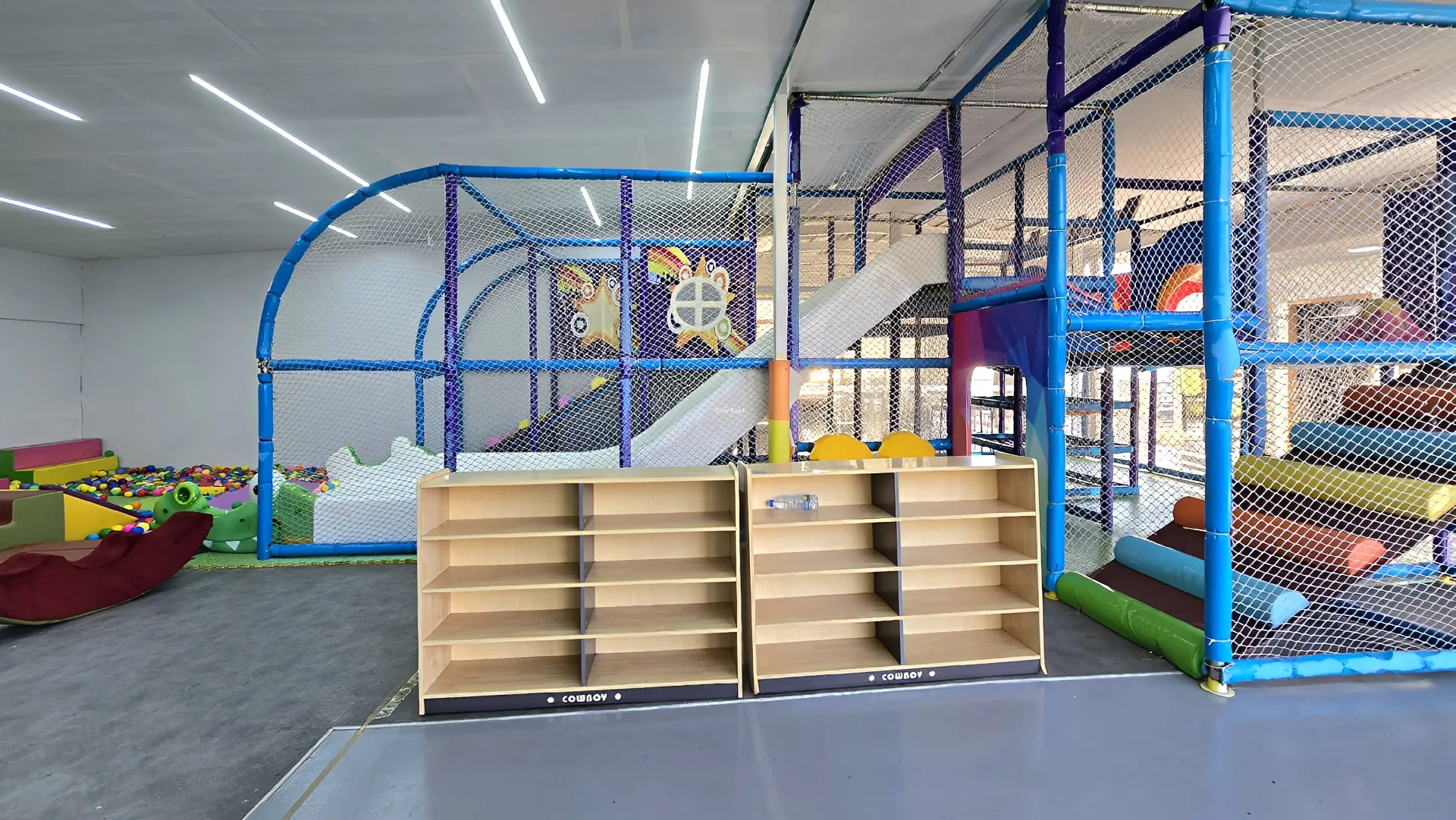 Shop for rent in Kfar Hbab